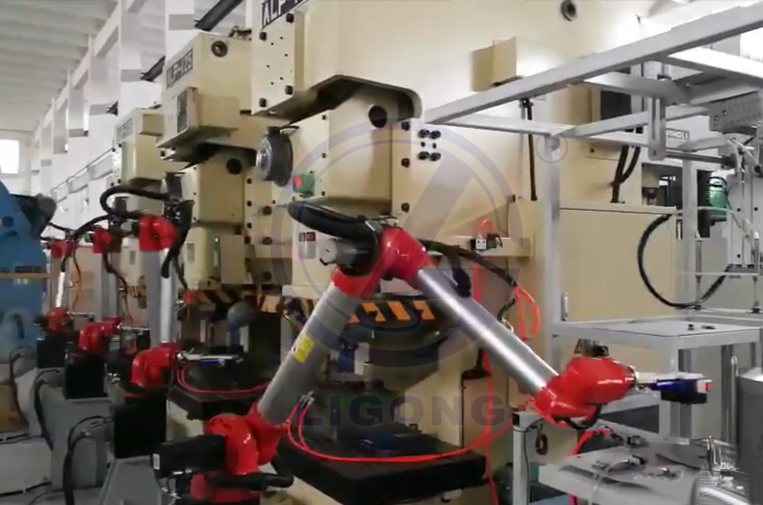 沖壓生產(chǎn)線(xiàn)工業(yè)機(jī)器人